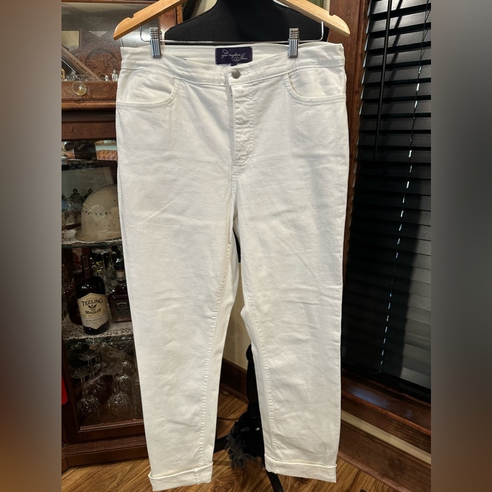 EUC NYDJ Jeans Womens  Straight High Rise Lift Tuck Light Wash Stretch